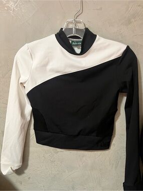 Colorblock Mock Neck Long Sleeve Top in Black & White